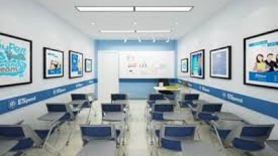 Viên chức có được làm giám đốc Trung tâm tiếng anh không?